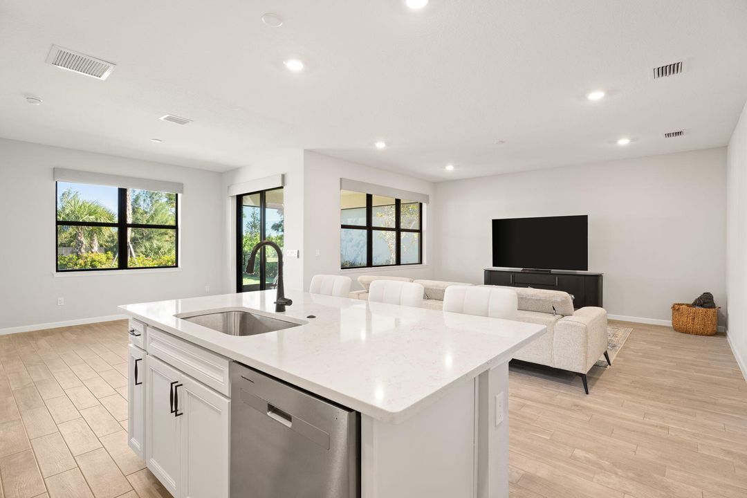 For Sale: $489,000 (3 beds, 2 baths, 1695 Square Feet)