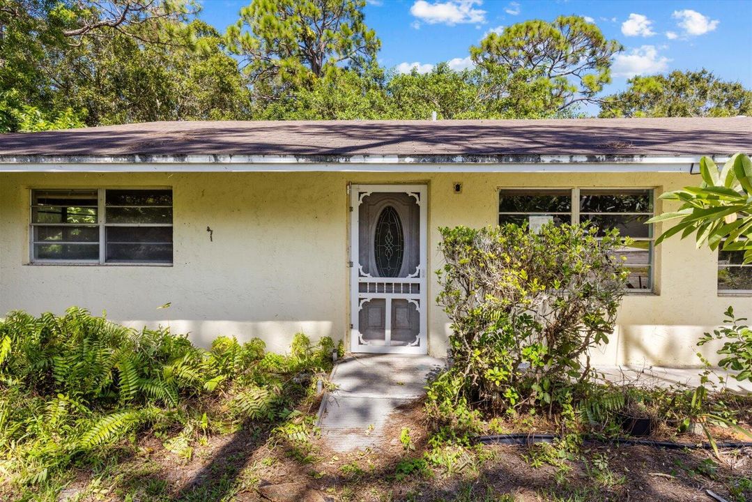 Под контрактом: $251,750 (3 спален, 2 ванн, 1728 Квадратных фут)