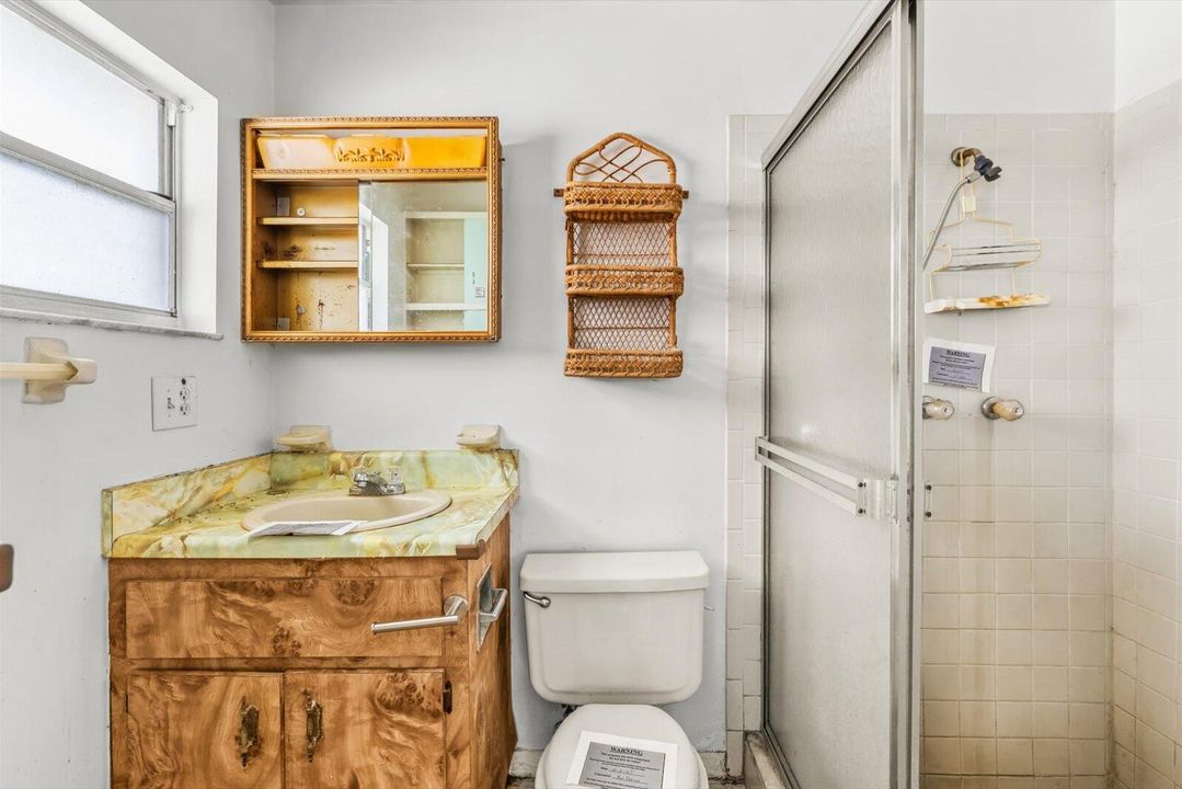 Под контрактом: $251,750 (3 спален, 2 ванн, 1728 Квадратных фут)