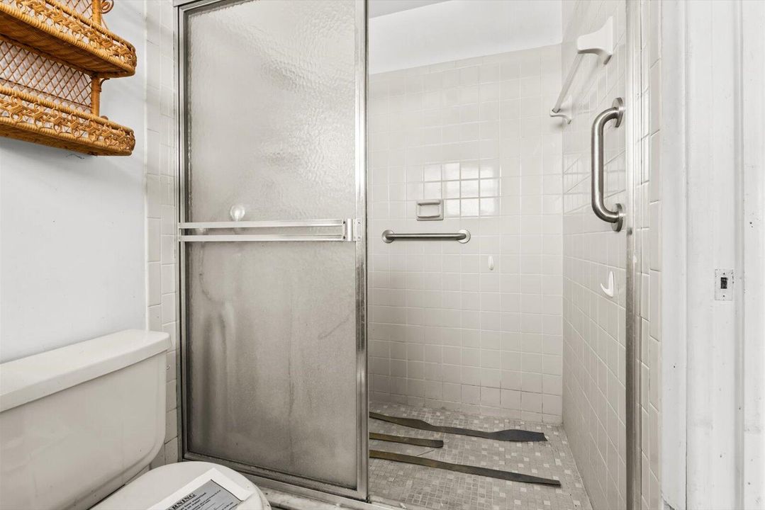 Под контрактом: $251,750 (3 спален, 2 ванн, 1728 Квадратных фут)