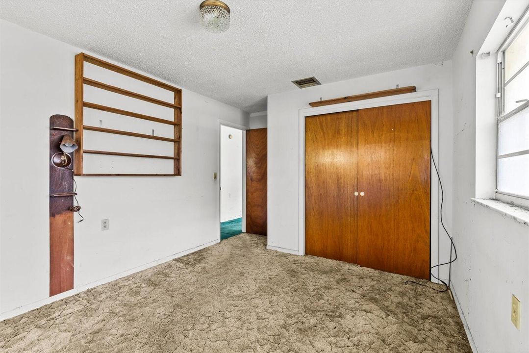 Под контрактом: $251,750 (3 спален, 2 ванн, 1728 Квадратных фут)