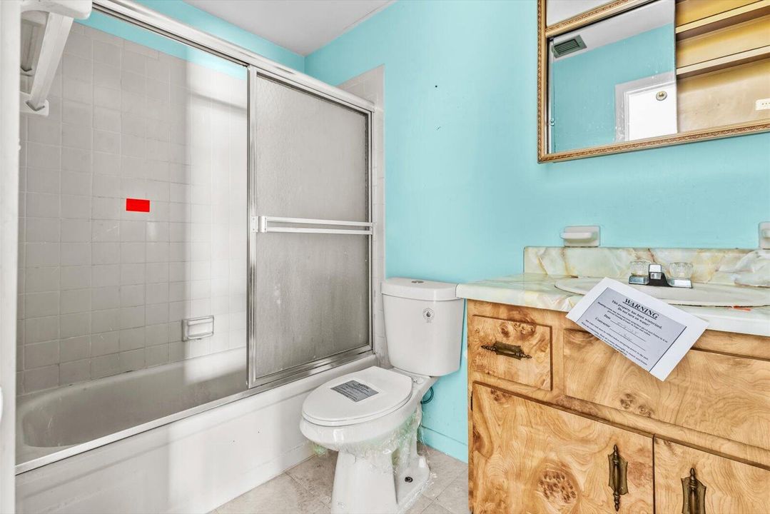 Под контрактом: $251,750 (3 спален, 2 ванн, 1728 Квадратных фут)