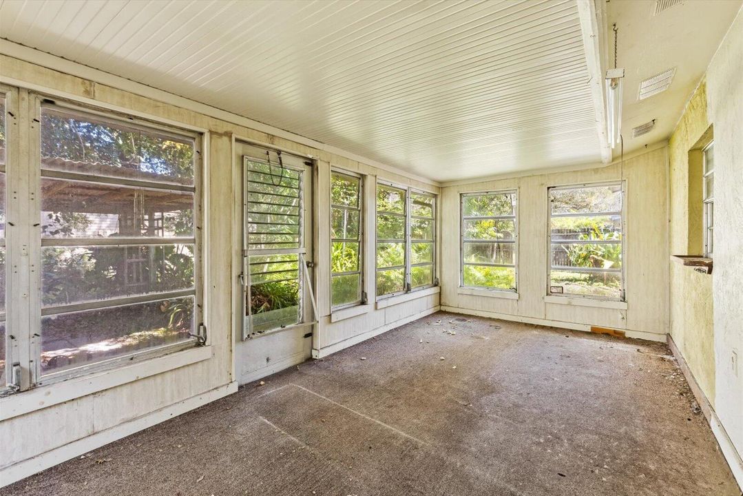 Под контрактом: $251,750 (3 спален, 2 ванн, 1728 Квадратных фут)