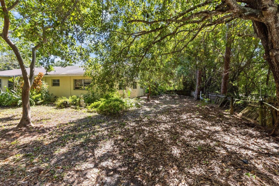 Под контрактом: $251,750 (3 спален, 2 ванн, 1728 Квадратных фут)