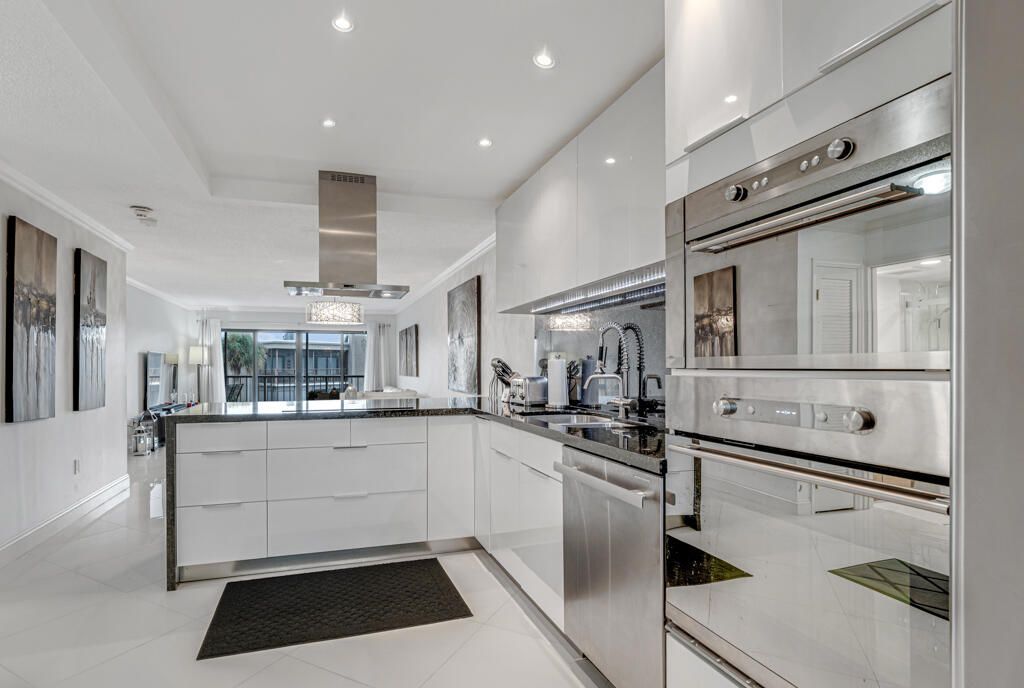 For Rent: $3,600 (2 beds, 2 baths, 1121 Square Feet)