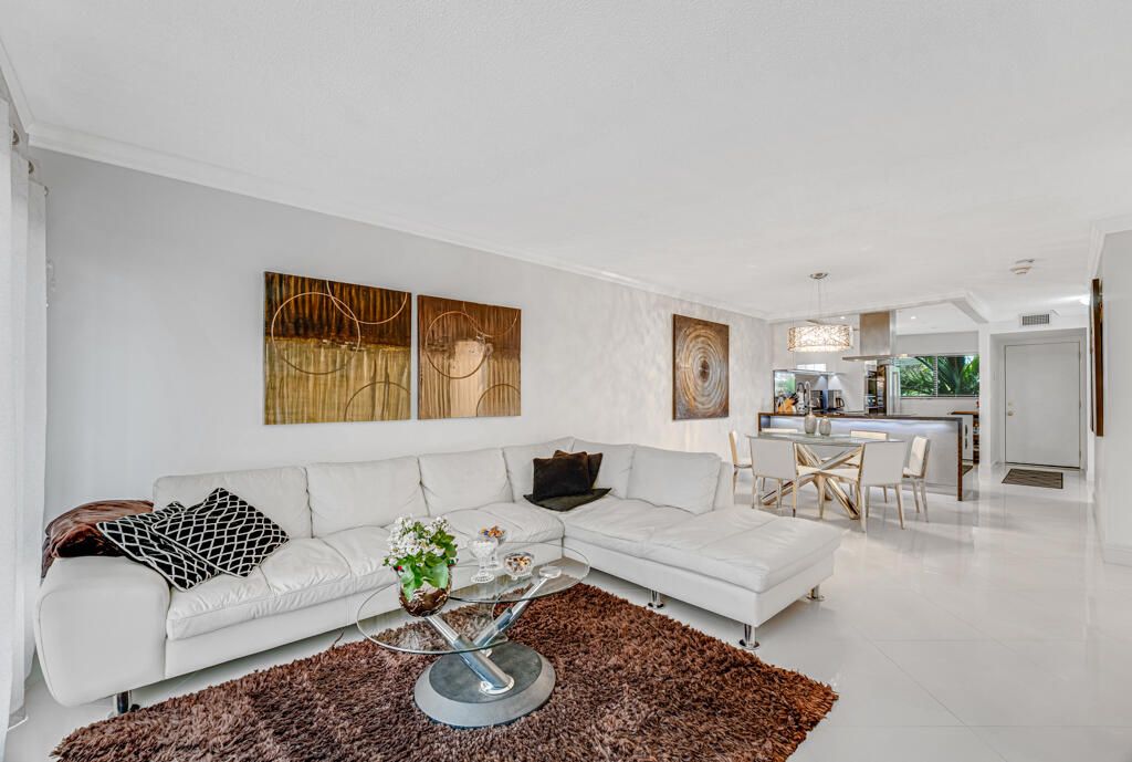 For Rent: $3,600 (2 beds, 2 baths, 1121 Square Feet)