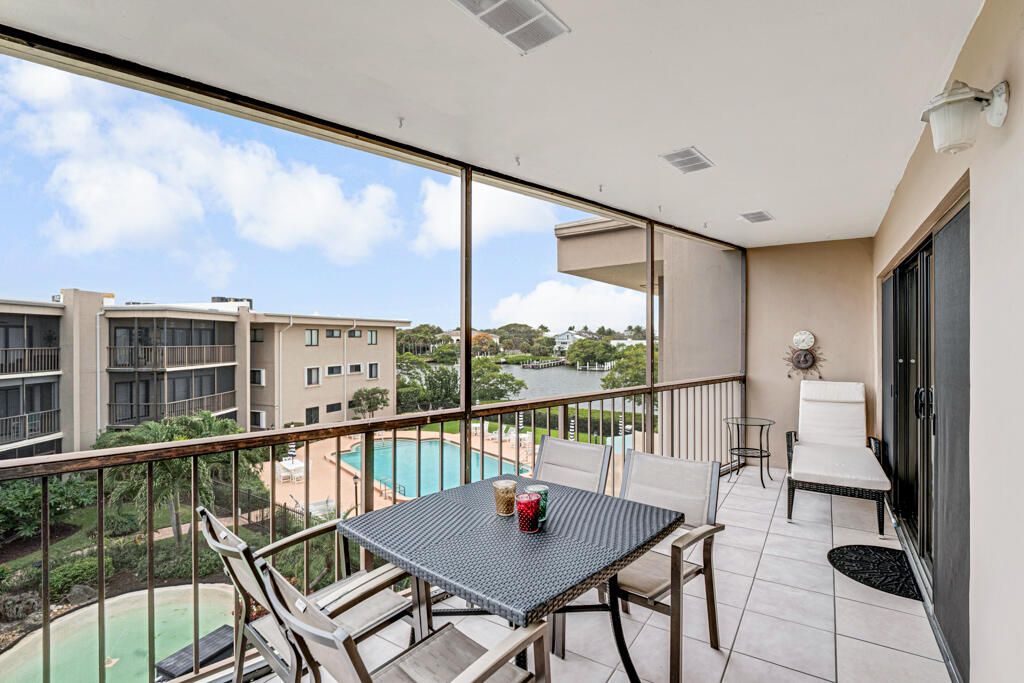 For Rent: $3,600 (2 beds, 2 baths, 1121 Square Feet)