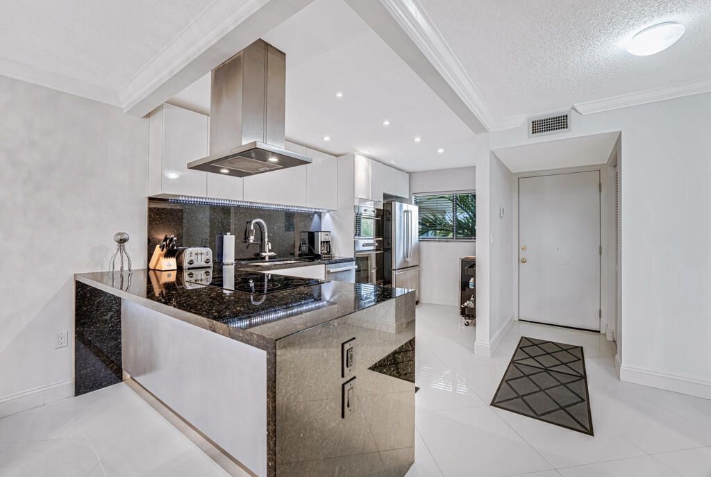 For Rent: $3,600 (2 beds, 2 baths, 1121 Square Feet)