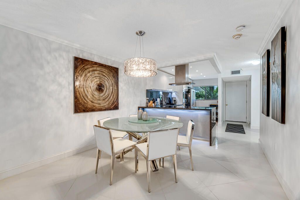 For Rent: $3,600 (2 beds, 2 baths, 1121 Square Feet)