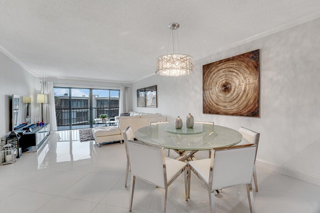 For Rent: $3,600 (2 beds, 2 baths, 1121 Square Feet)