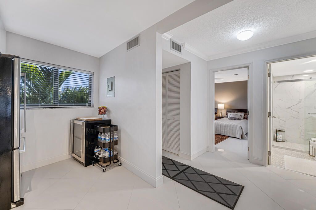 For Rent: $3,600 (2 beds, 2 baths, 1121 Square Feet)