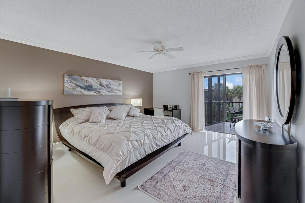 For Rent: $3,600 (2 beds, 2 baths, 1121 Square Feet)