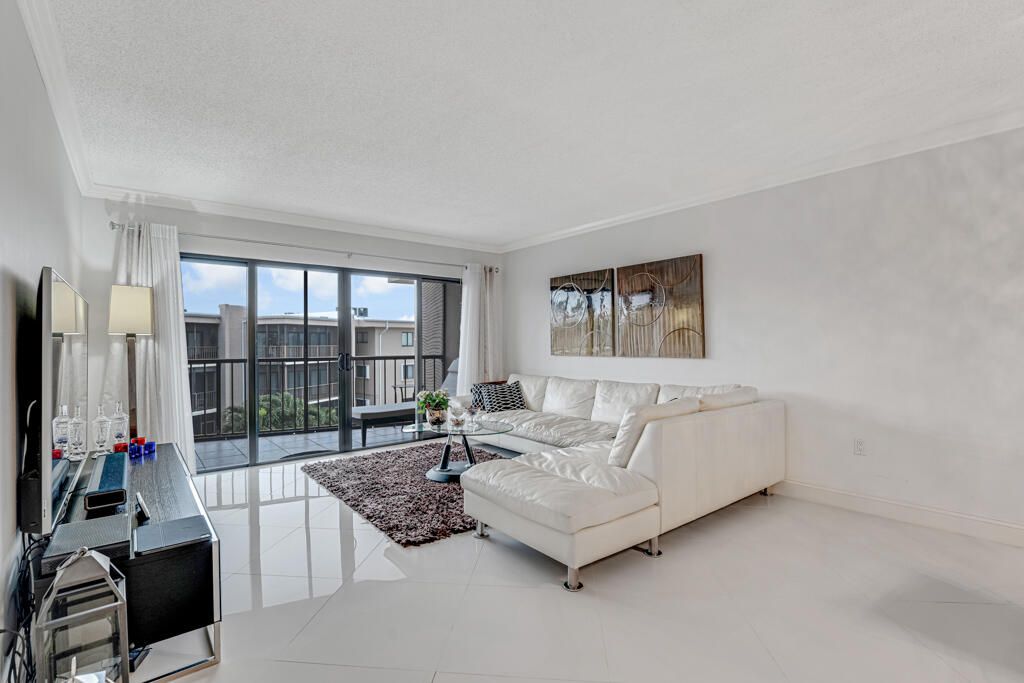 For Rent: $3,600 (2 beds, 2 baths, 1121 Square Feet)