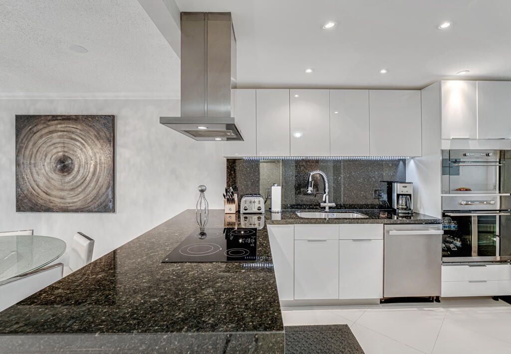 For Rent: $3,600 (2 beds, 2 baths, 1121 Square Feet)