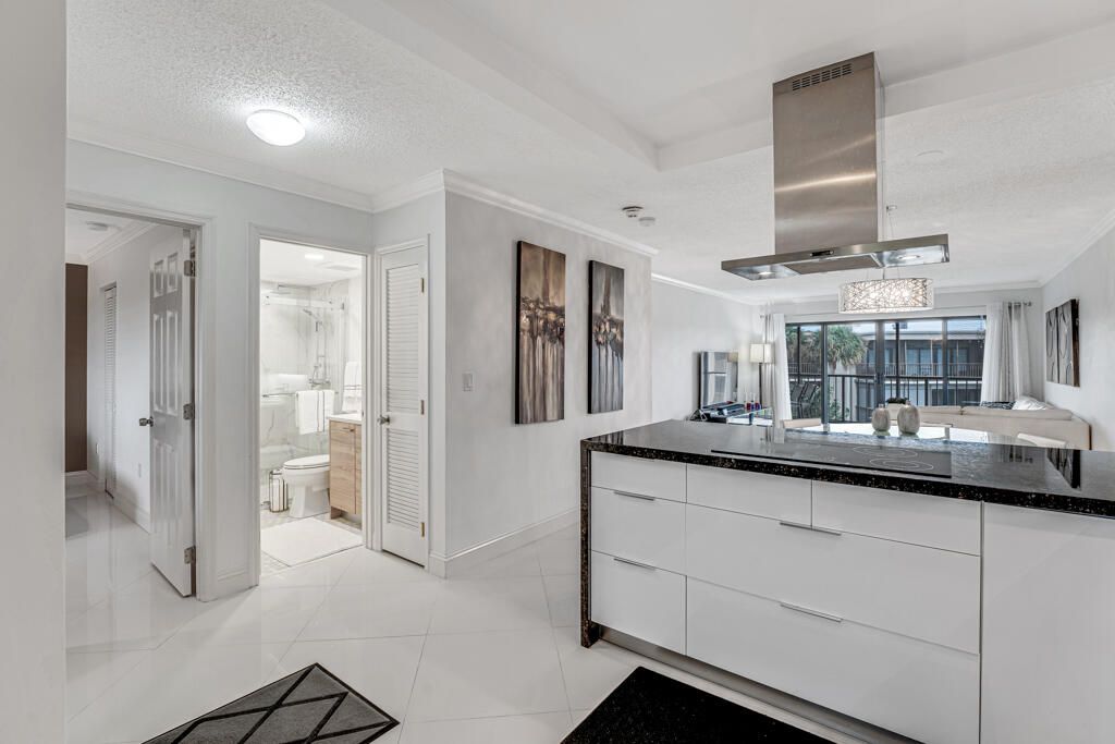 For Rent: $3,600 (2 beds, 2 baths, 1121 Square Feet)