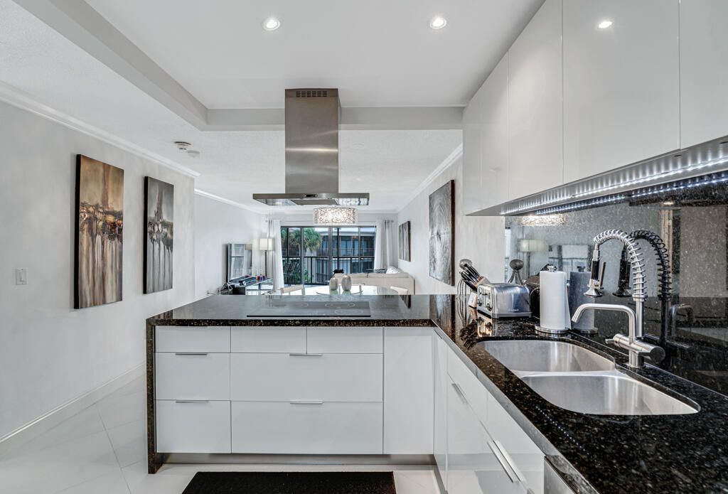 For Rent: $3,600 (2 beds, 2 baths, 1121 Square Feet)