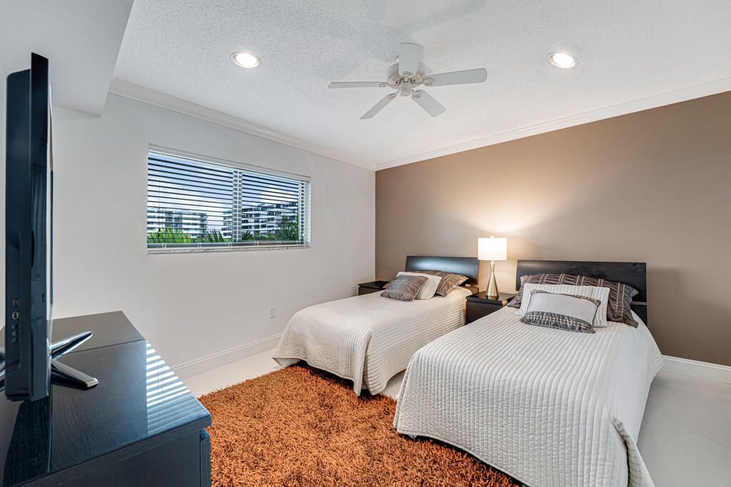 For Rent: $3,600 (2 beds, 2 baths, 1121 Square Feet)