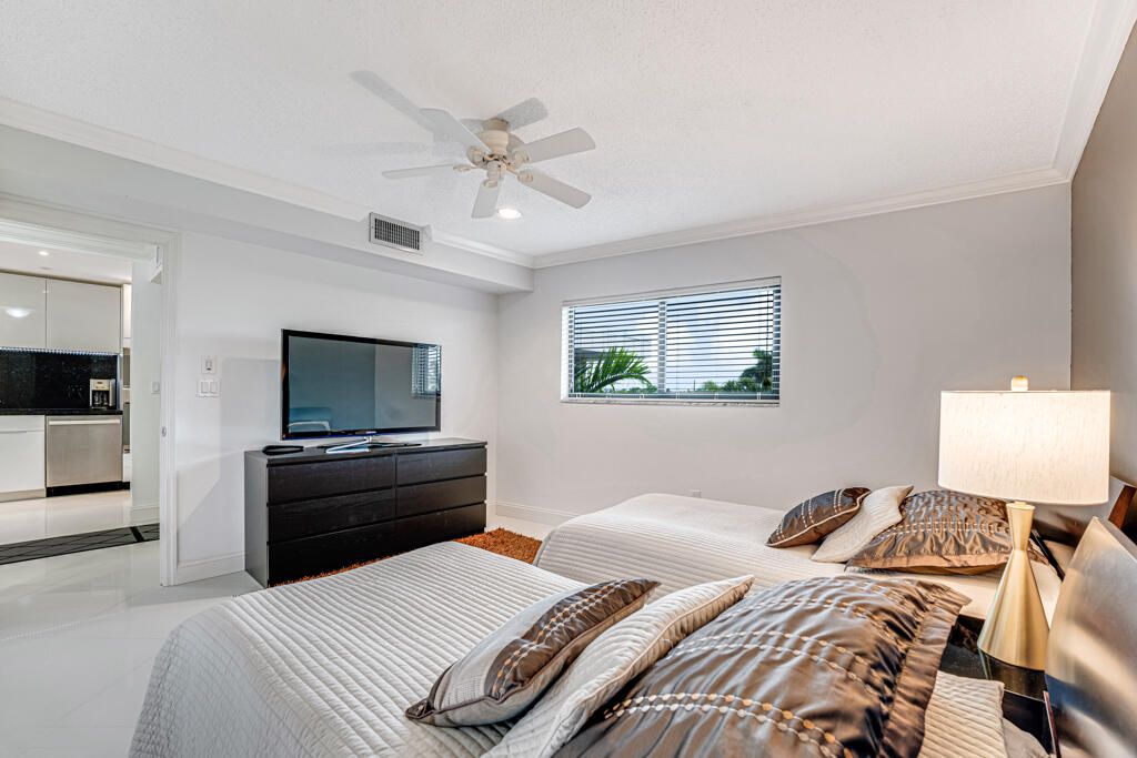 For Rent: $3,600 (2 beds, 2 baths, 1121 Square Feet)