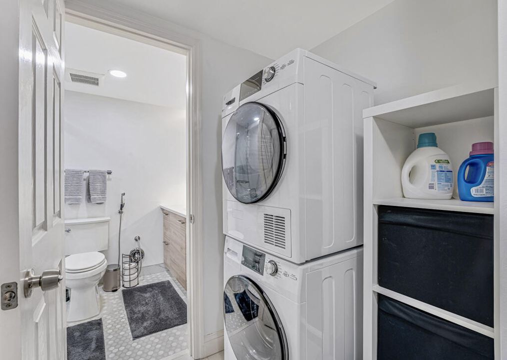 For Rent: $3,600 (2 beds, 2 baths, 1121 Square Feet)