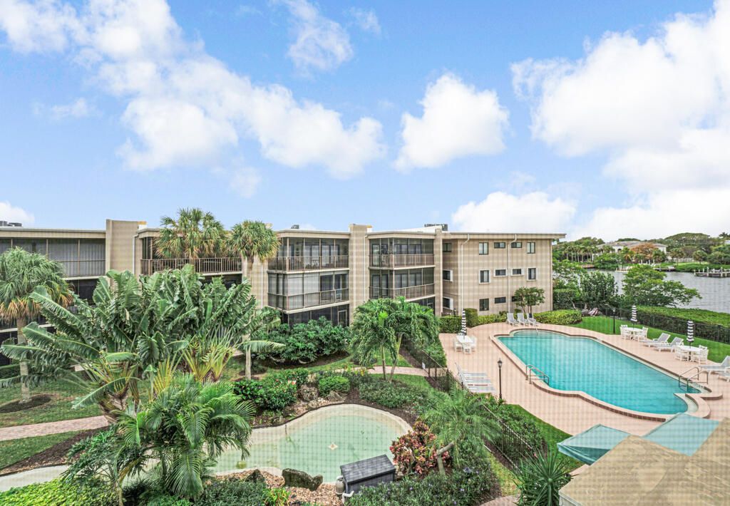 For Rent: $3,600 (2 beds, 2 baths, 1121 Square Feet)