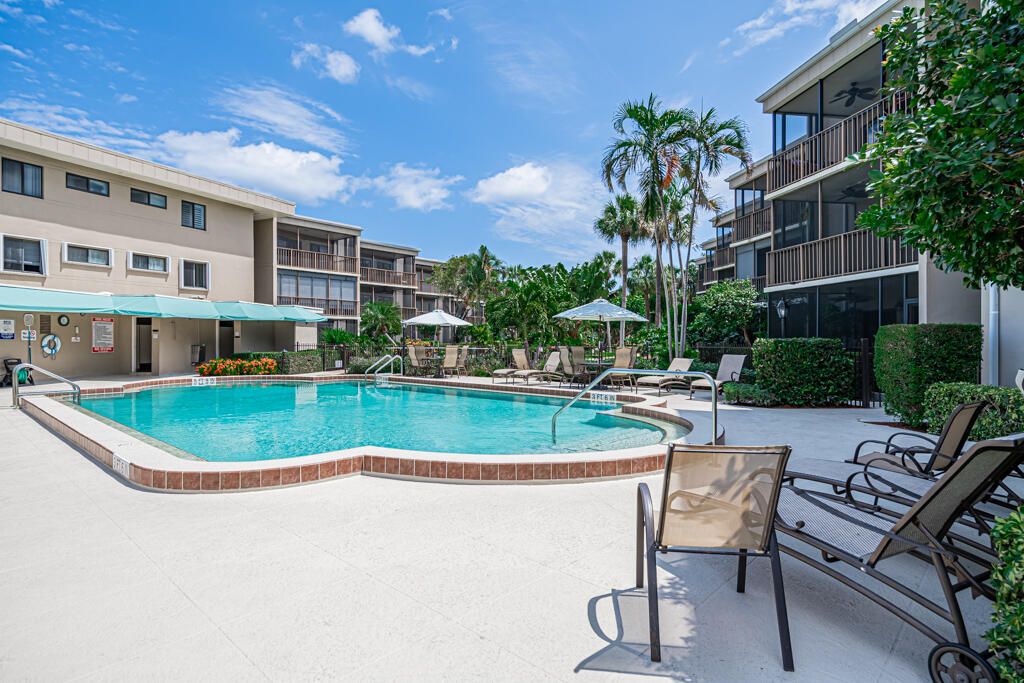 For Rent: $3,600 (2 beds, 2 baths, 1121 Square Feet)