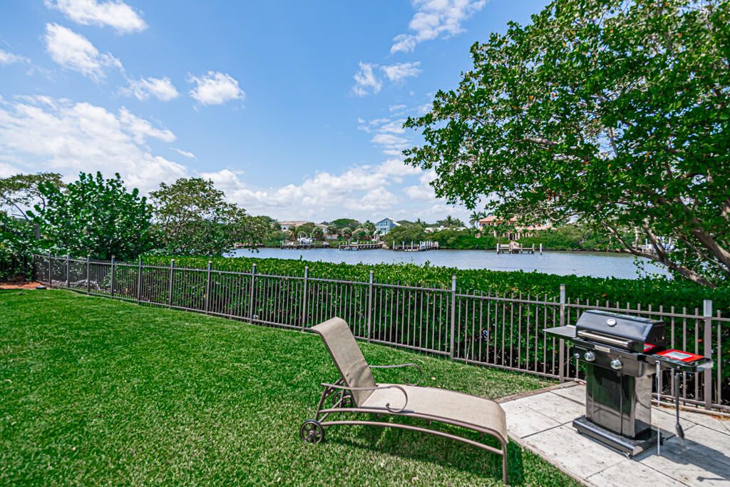 For Rent: $3,600 (2 beds, 2 baths, 1121 Square Feet)