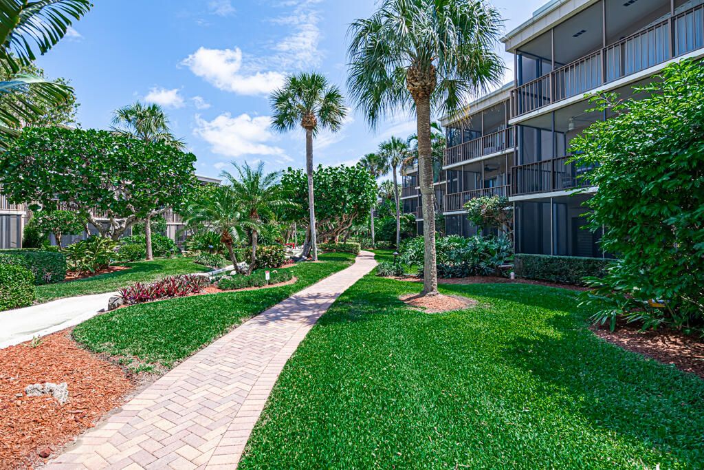 For Rent: $3,600 (2 beds, 2 baths, 1121 Square Feet)