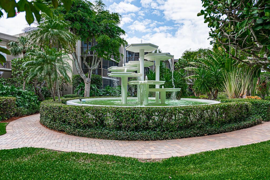 For Rent: $3,600 (2 beds, 2 baths, 1121 Square Feet)