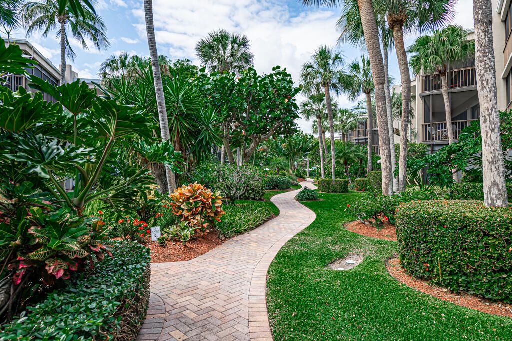 For Rent: $3,600 (2 beds, 2 baths, 1121 Square Feet)