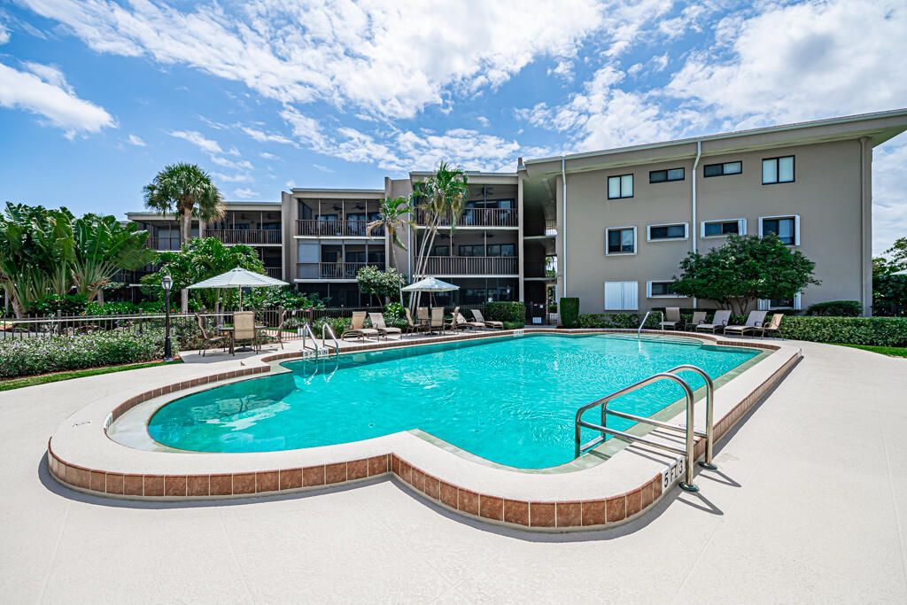 For Rent: $3,600 (2 beds, 2 baths, 1121 Square Feet)