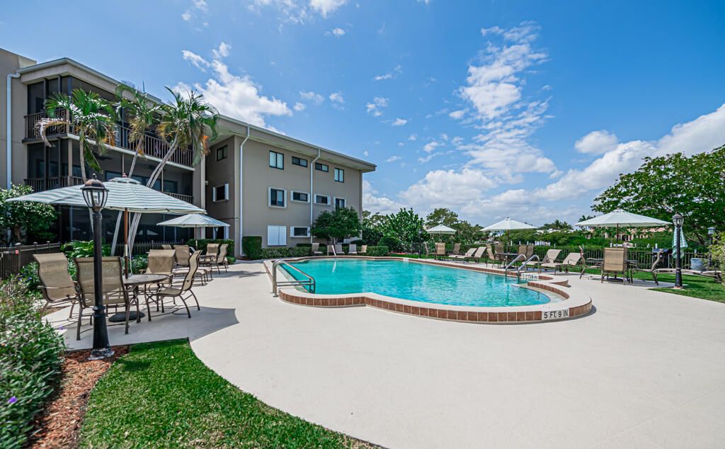 For Rent: $3,600 (2 beds, 2 baths, 1121 Square Feet)