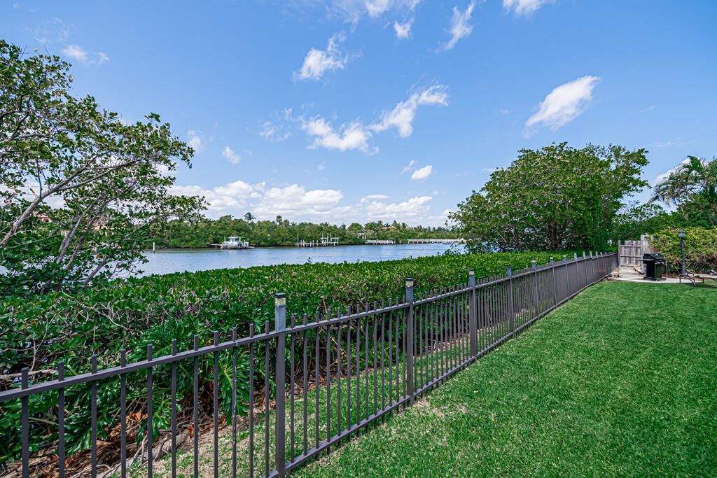 For Rent: $3,600 (2 beds, 2 baths, 1121 Square Feet)