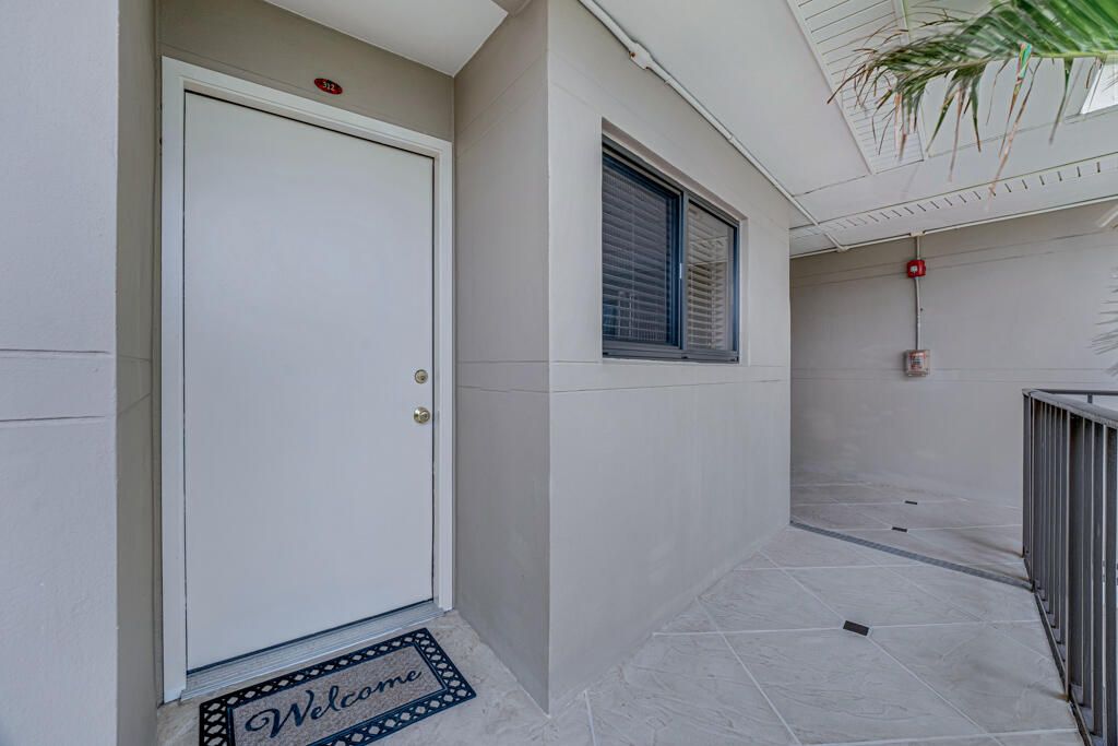 For Rent: $3,600 (2 beds, 2 baths, 1121 Square Feet)