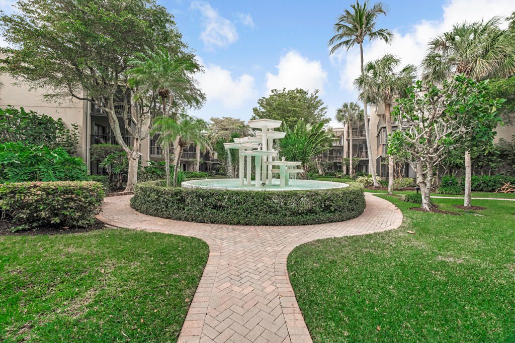 For Rent: $3,600 (2 beds, 2 baths, 1121 Square Feet)