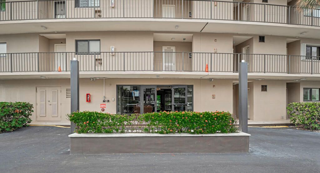 For Rent: $3,600 (2 beds, 2 baths, 1121 Square Feet)