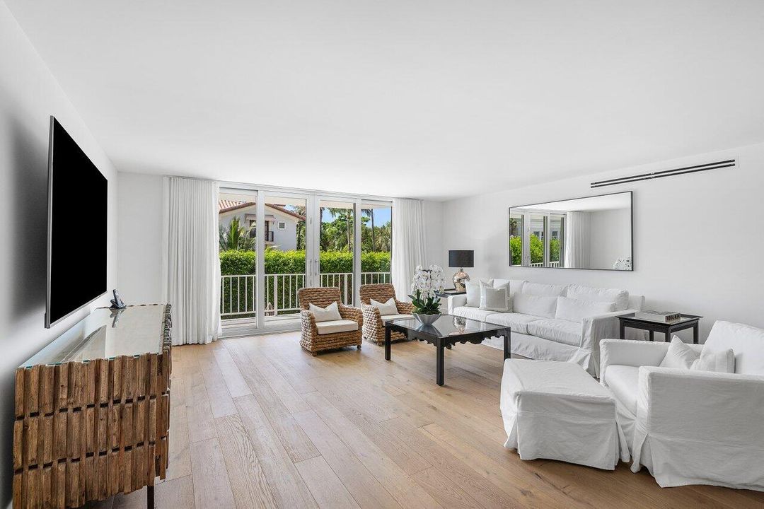 For Sale: $4,595,000 (2 beds, 2 baths, 1717 Square Feet)