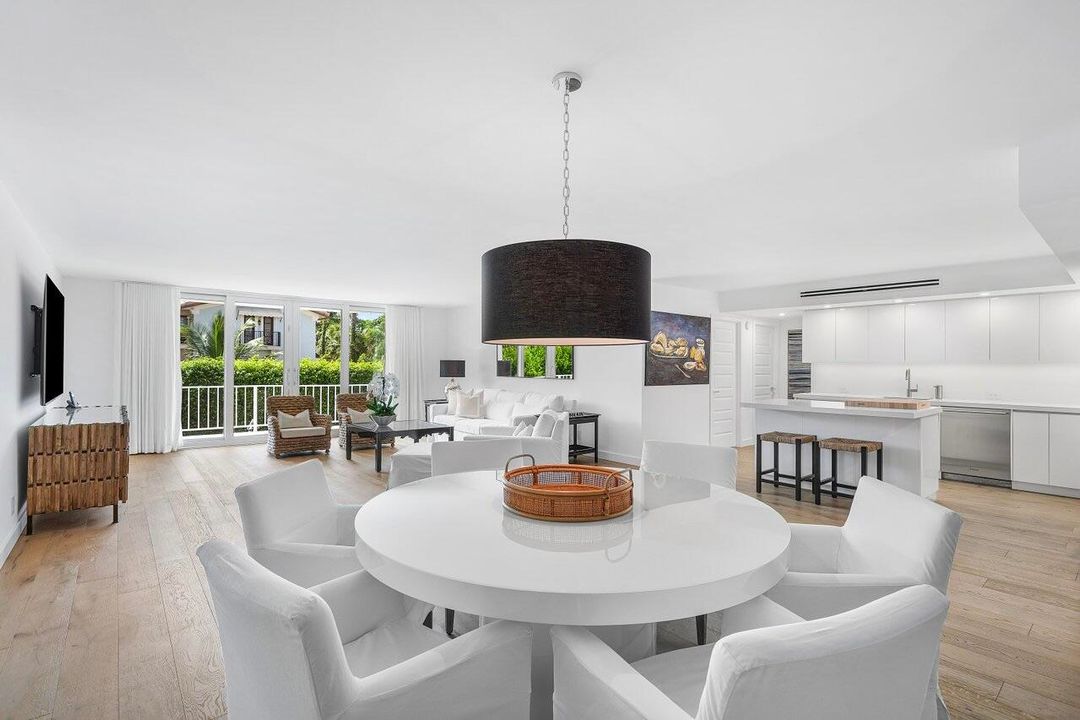 For Sale: $4,595,000 (2 beds, 2 baths, 1717 Square Feet)