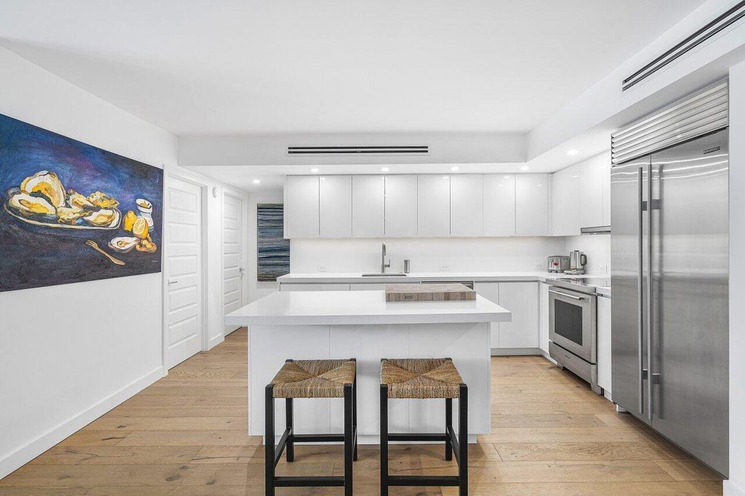 For Sale: $4,595,000 (2 beds, 2 baths, 1717 Square Feet)