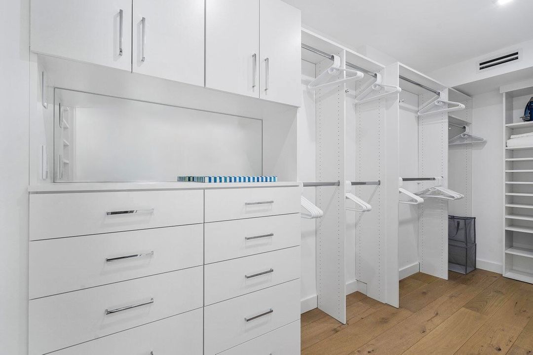 For Sale: $4,595,000 (2 beds, 2 baths, 1717 Square Feet)