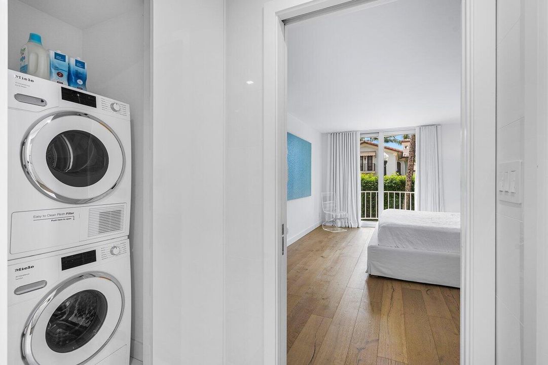 For Sale: $4,595,000 (2 beds, 2 baths, 1717 Square Feet)