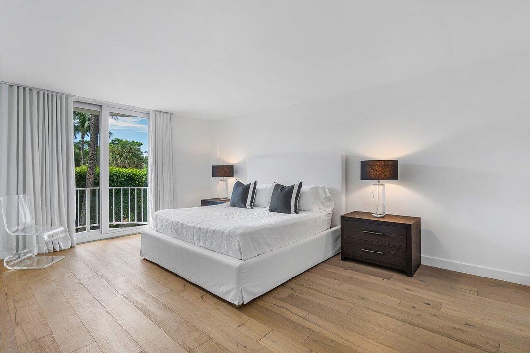 For Sale: $4,595,000 (2 beds, 2 baths, 1717 Square Feet)