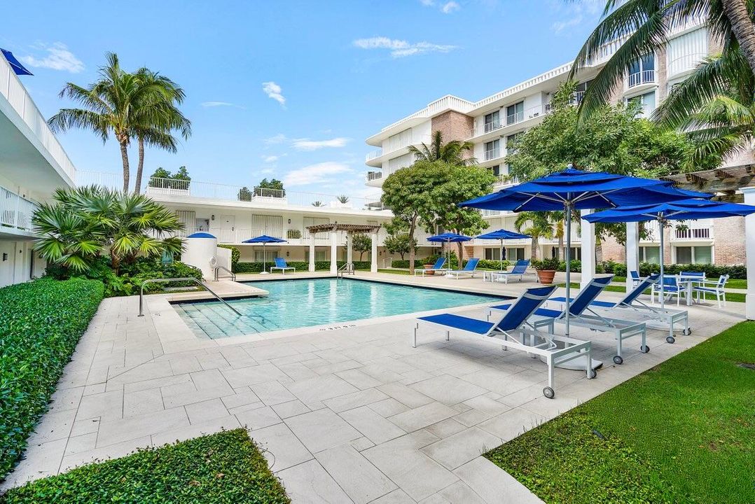 For Sale: $4,595,000 (2 beds, 2 baths, 1717 Square Feet)