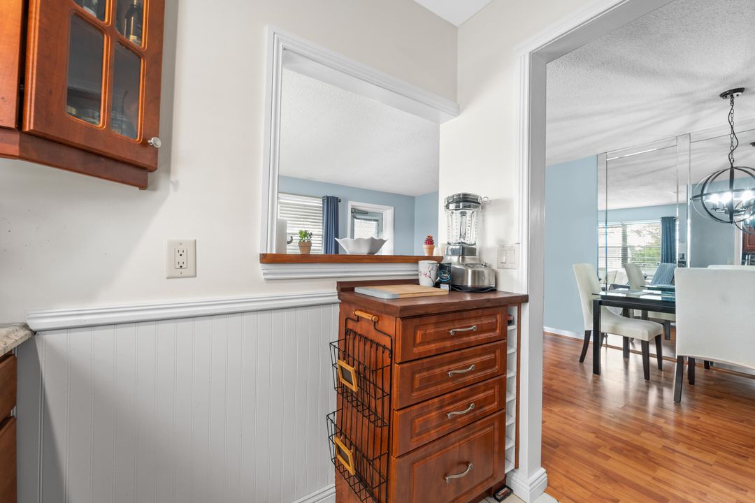 For Sale: $104,000 (1 beds, 1 baths, 702 Square Feet)