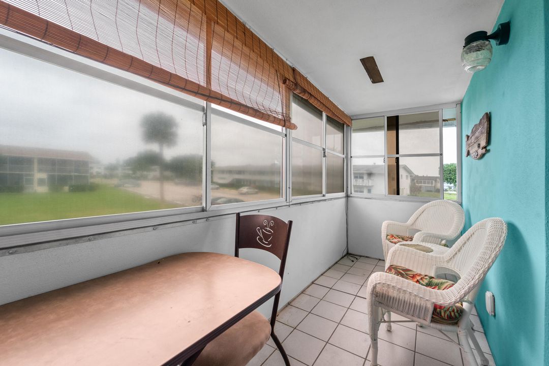 For Sale: $104,000 (1 beds, 1 baths, 702 Square Feet)