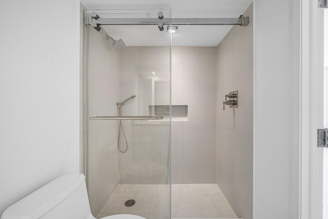 出租: $18,000 (2 贝兹, 2 浴室, 2659 平方英尺)