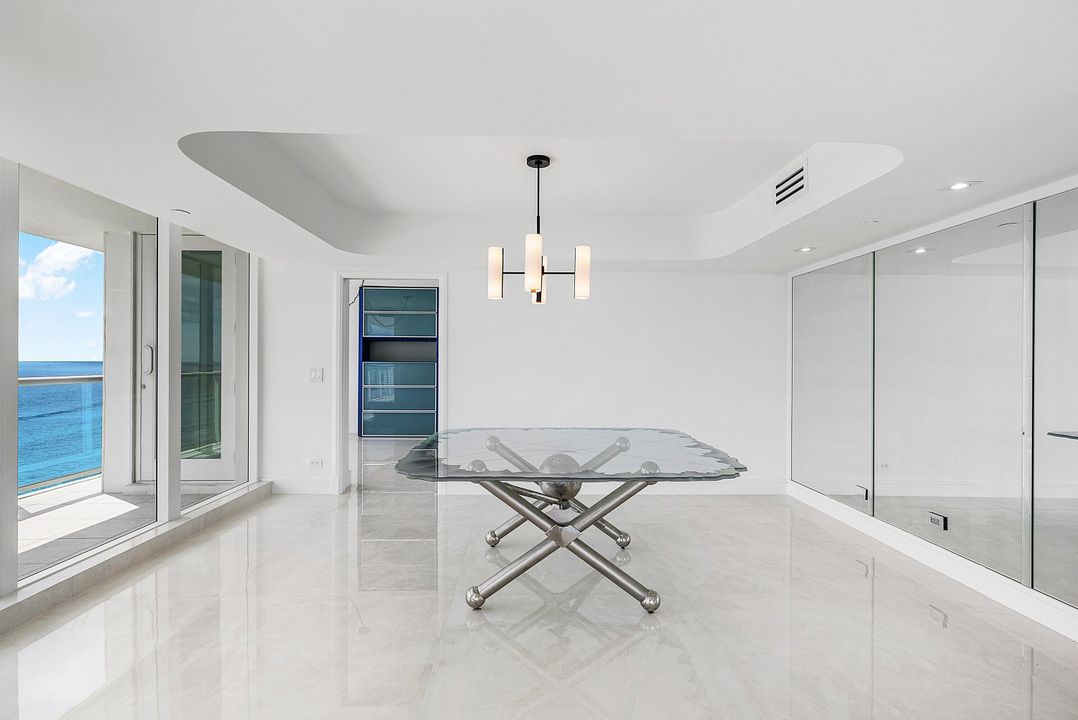 出租: $18,000 (2 贝兹, 2 浴室, 2659 平方英尺)