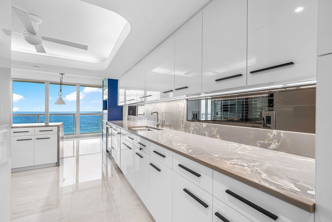 出租: $18,000 (2 贝兹, 2 浴室, 2659 平方英尺)