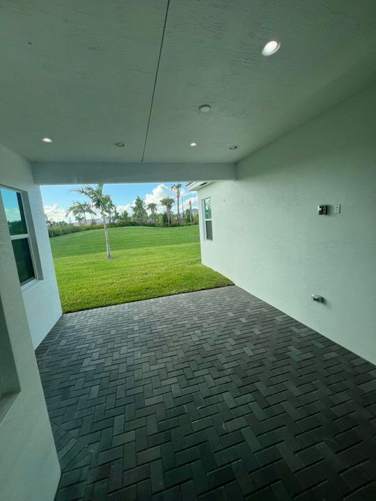 For Sale: $899,000 (4 beds, 4 baths, 3172 Square Feet)