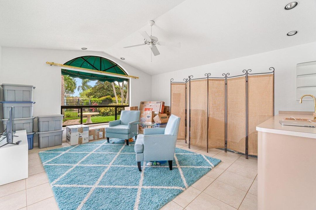 Active With Contract: $3,900 (2 beds, 2 baths, 1938 Square Feet)