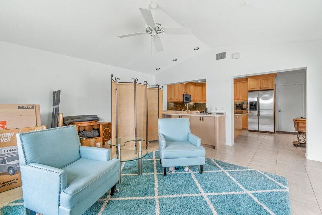 Active With Contract: $3,900 (2 beds, 2 baths, 1938 Square Feet)